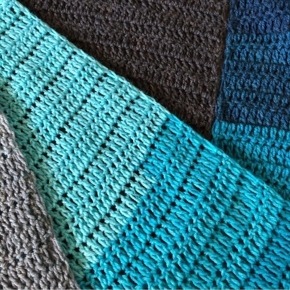 Handmade crochet oversize scarf in blue and grey - Picture 4 of 4